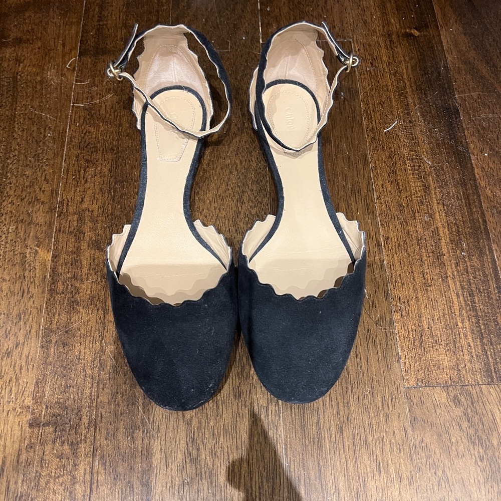 Chloe scalloped flat
